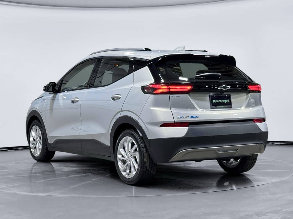 2023 Chevrolet Bolt EUV view 2