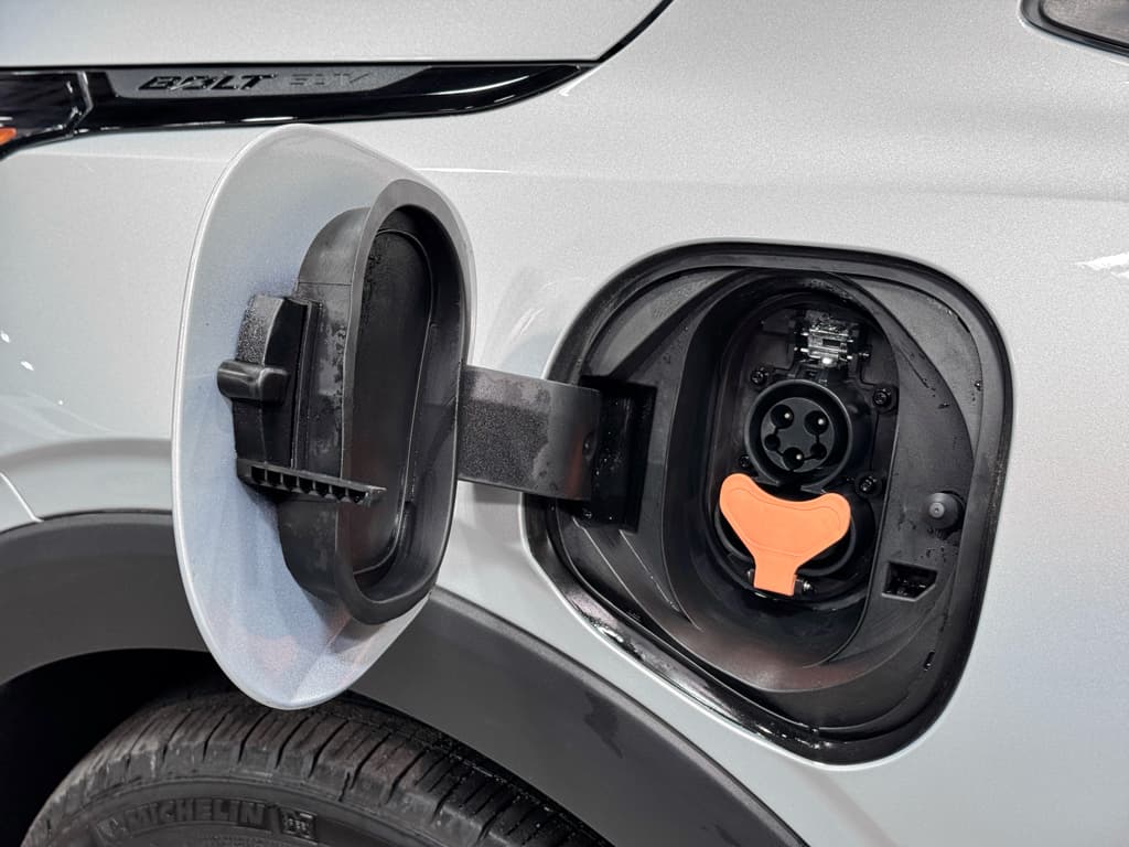 2023 Chevrolet Bolt EUV view 5