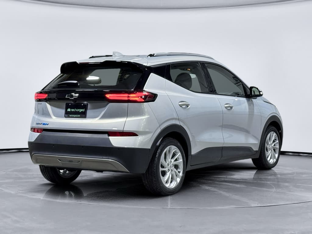 2023 Chevrolet Bolt EUV view 3