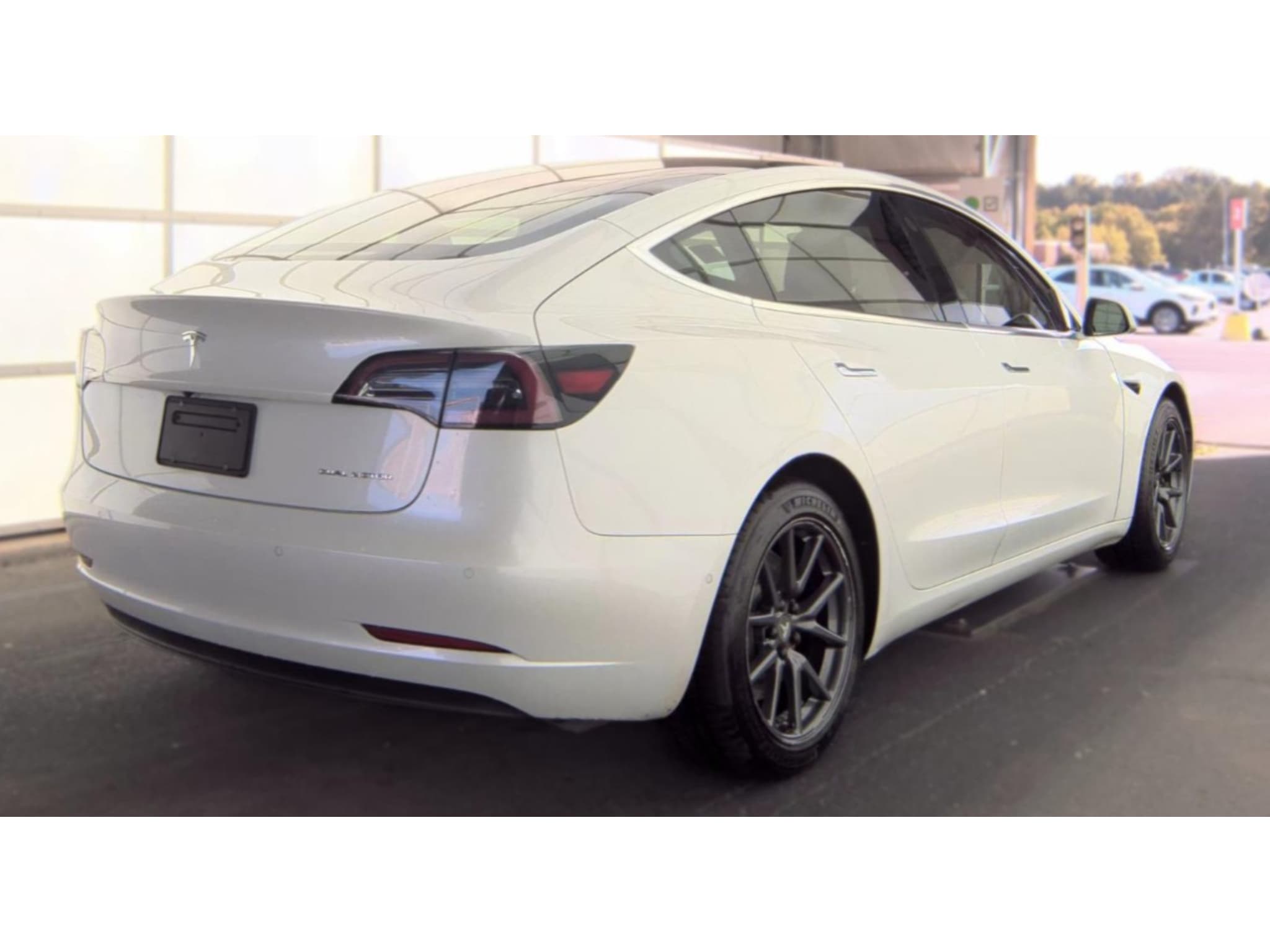 2018 Tesla Model 3 view 3