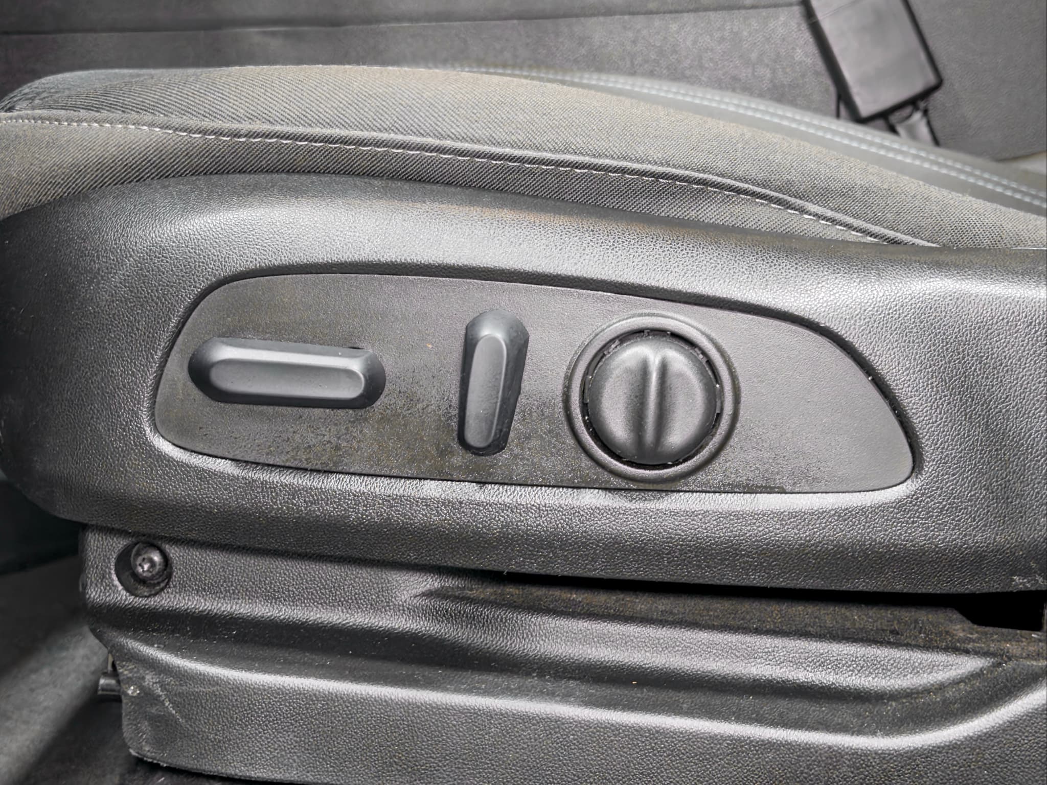 2023 Chevrolet Bolt EUV view 6
