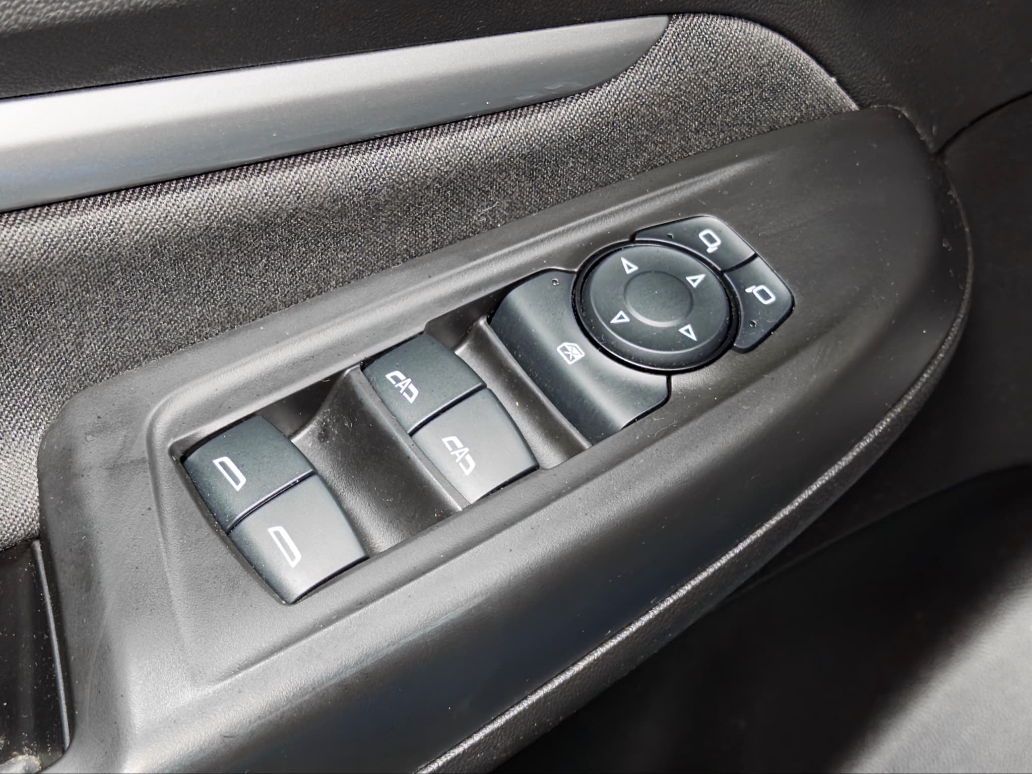 2023 Chevrolet Bolt EUV view 7