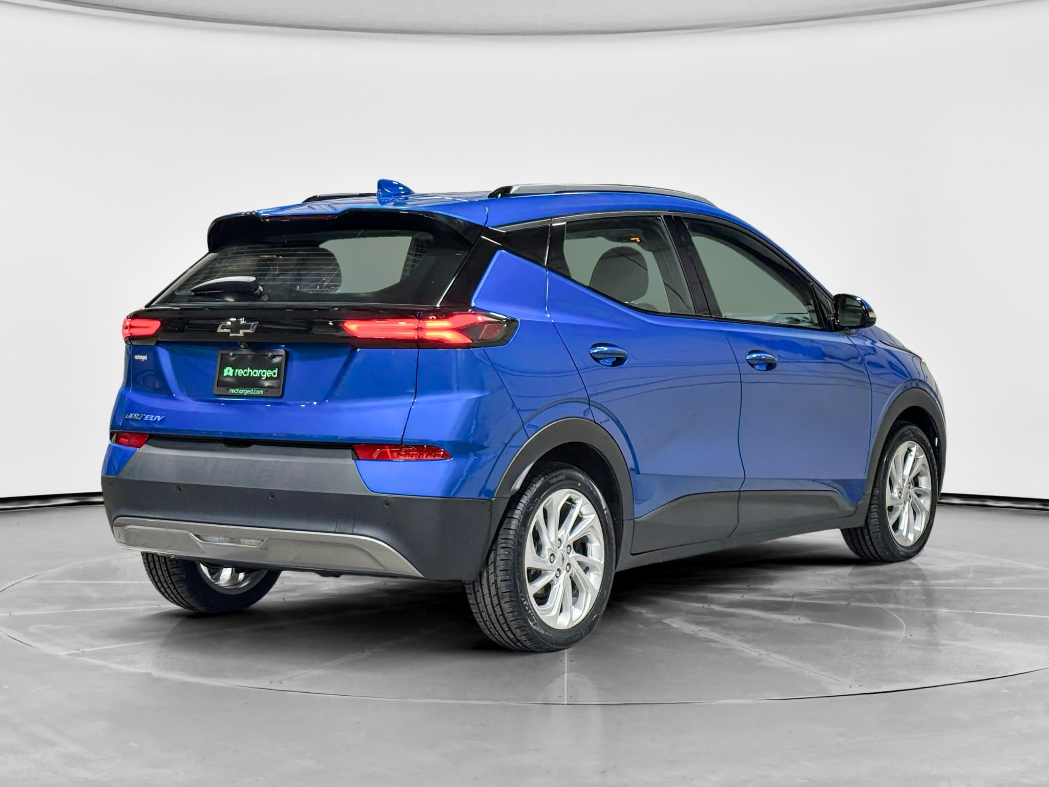 2023 Chevrolet Bolt EUV view 3