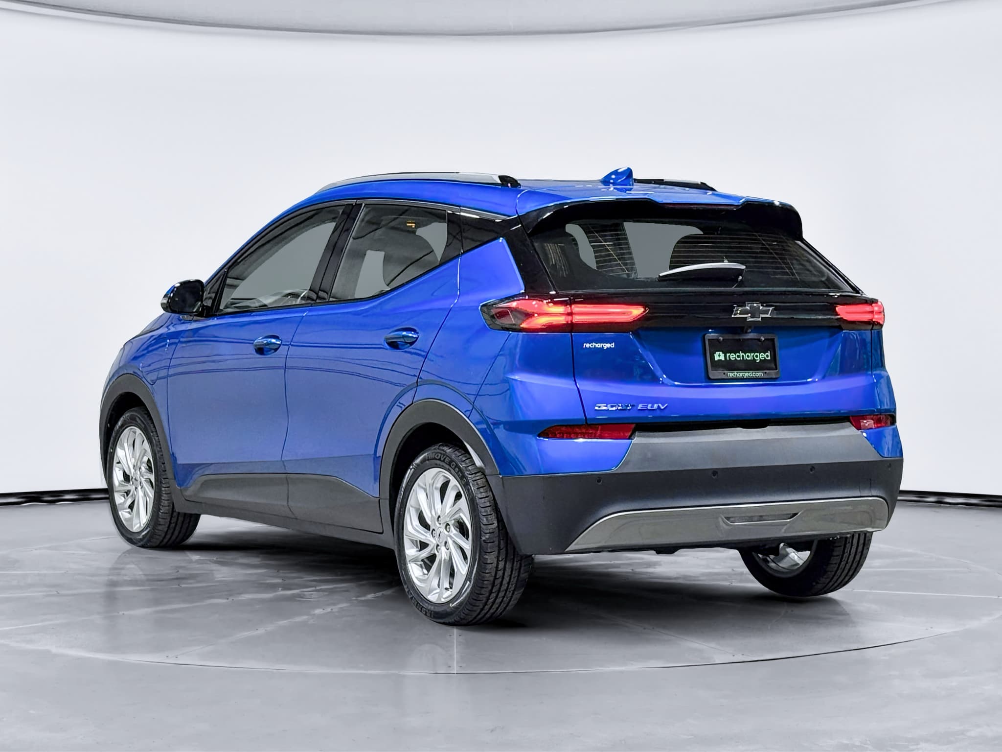 2023 Chevrolet Bolt EUV view 2