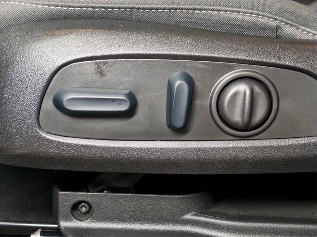 2023 Chevrolet Bolt EUV view 7