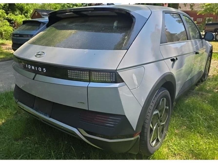2023 Hyundai IONIQ 5 view 3