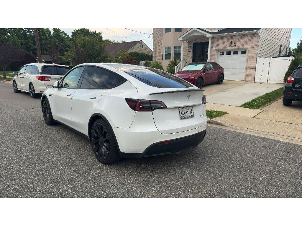 2021 Tesla Model Y view 3