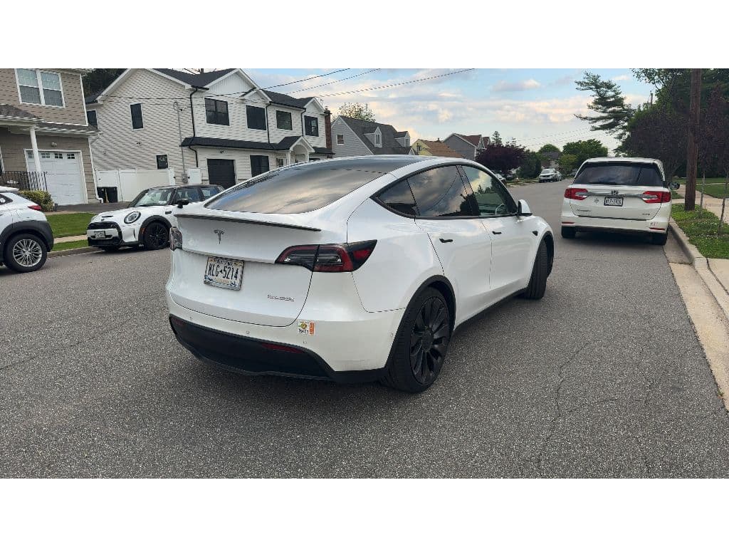 2021 Tesla Model Y view 4