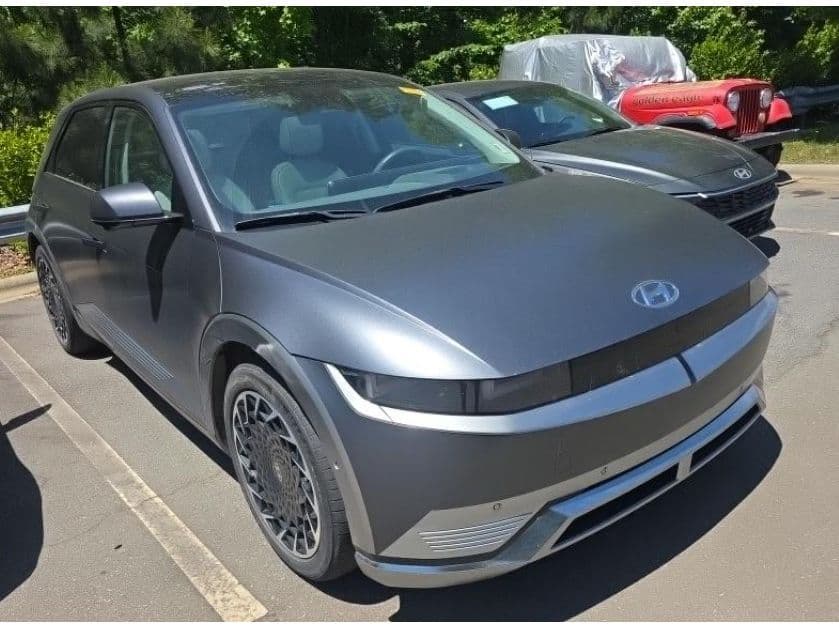 2023 Hyundai IONIQ 5 view 2