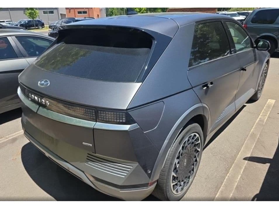 2023 Hyundai IONIQ 5 view 3