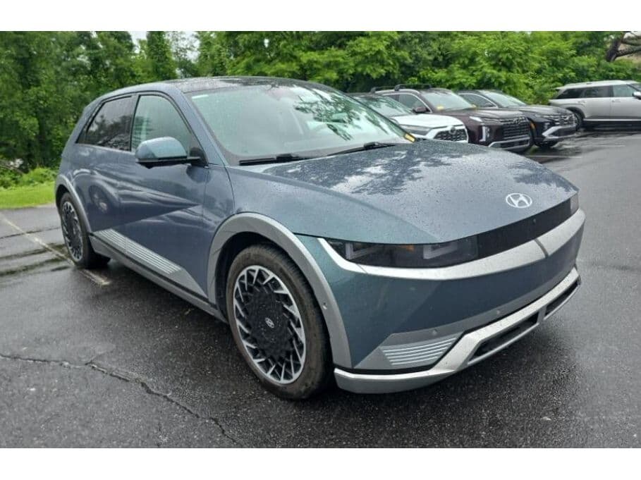 2023 Hyundai IONIQ 5 view 2