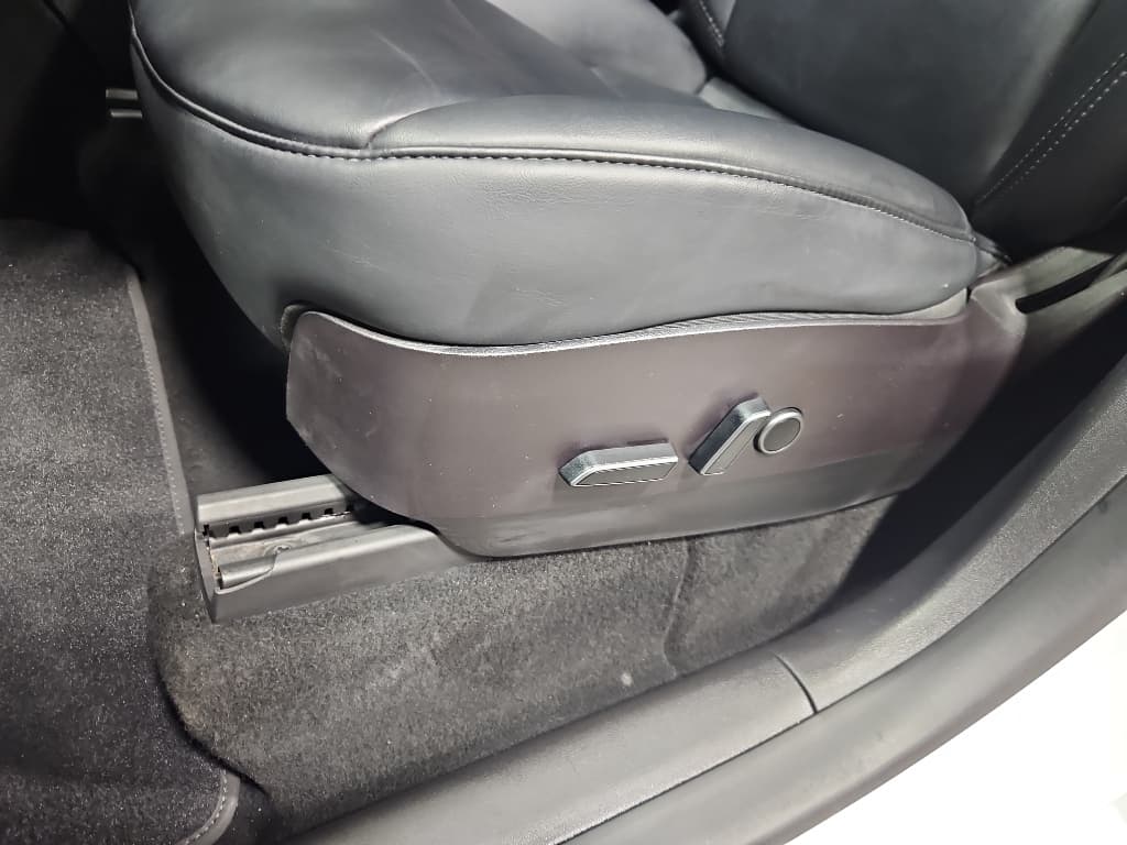 2021 Tesla Model Y view 6