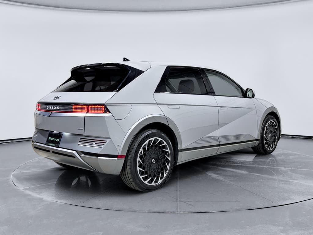 2023 Hyundai IONIQ 5 view 3