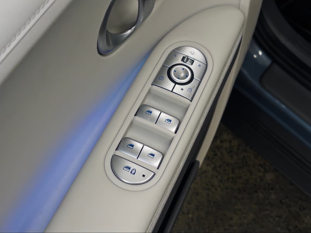 2023 Hyundai IONIQ 5 view 7