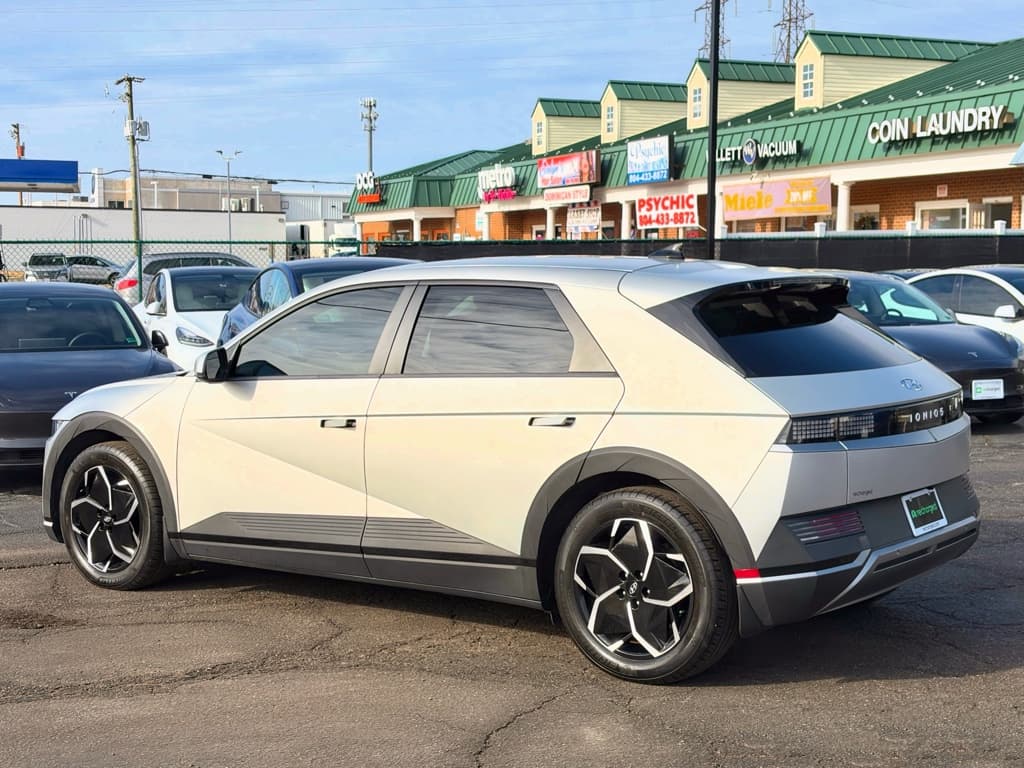 2023 Hyundai IONIQ 5 view 2
