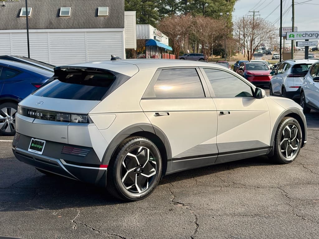 2023 Hyundai IONIQ 5 view 3