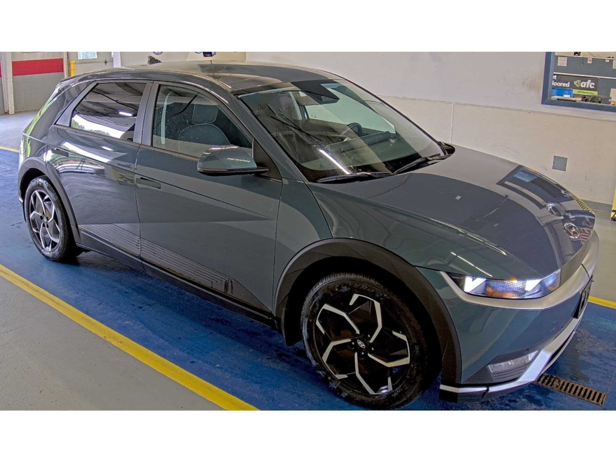 2023 Hyundai IONIQ 5 view 4