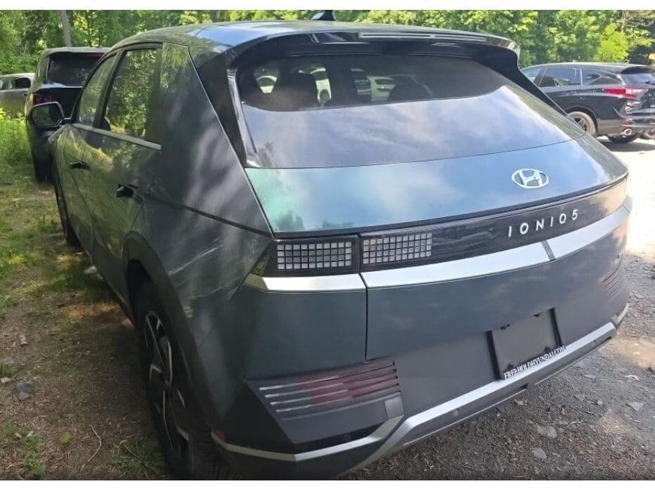 2023 Hyundai IONIQ 5 view 3