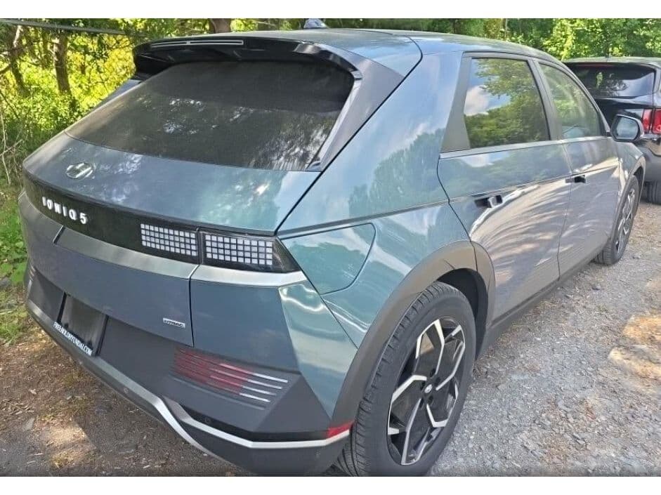 2023 Hyundai IONIQ 5 view 4