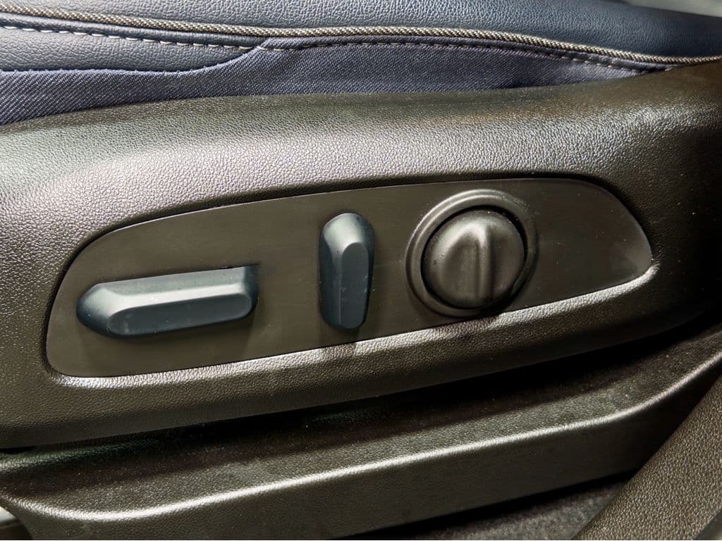 2023 Chevrolet Bolt EUV view 7