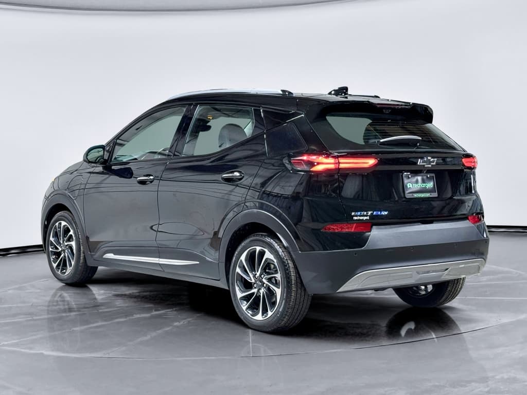 2023 Chevrolet Bolt EUV view 2