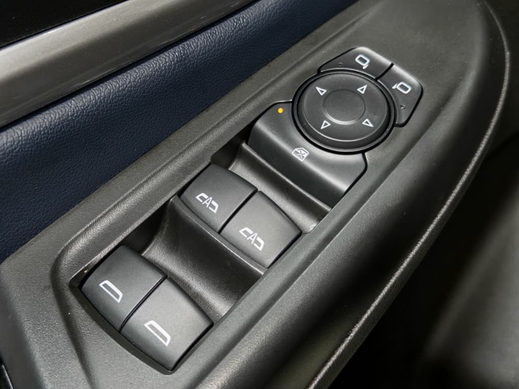 2023 Chevrolet Bolt EUV view 8