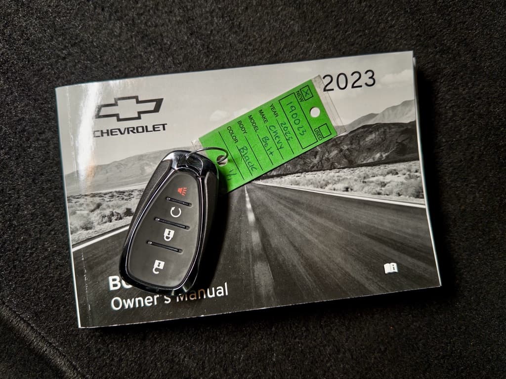 2023 Chevrolet Bolt EUV view 23