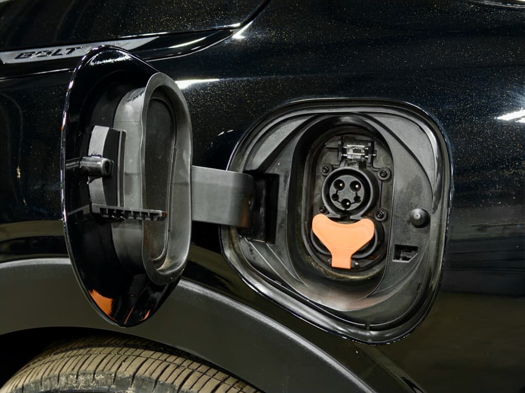 2023 Chevrolet Bolt EUV view 5