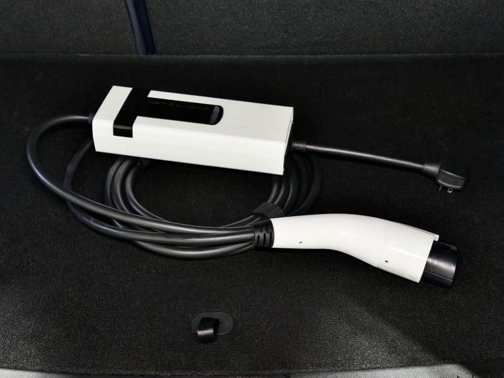 2023 Chevrolet Bolt EUV view 6