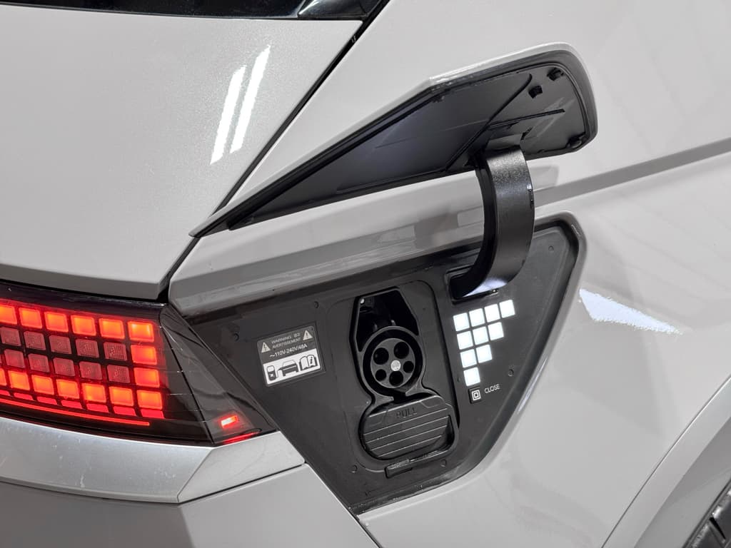 2023 Hyundai IONIQ 5 view 5