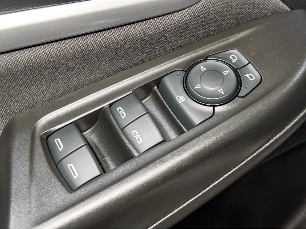 2023 Chevrolet Bolt EUV view 7