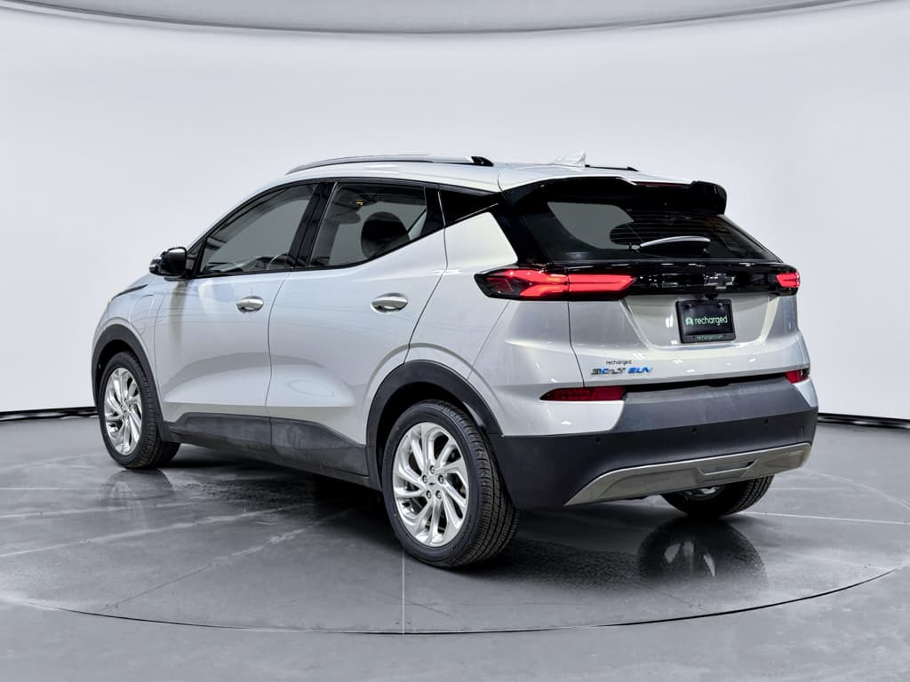 2023 Chevrolet Bolt EUV view 2