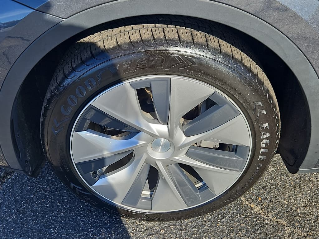 2021 Tesla Model Y view 28