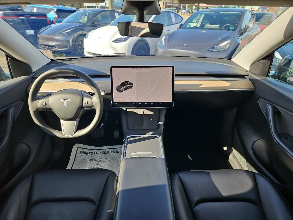 2021 Tesla Model Y view 15