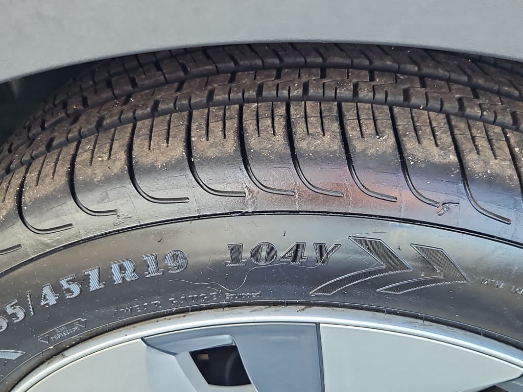 2021 Tesla Model Y view 35