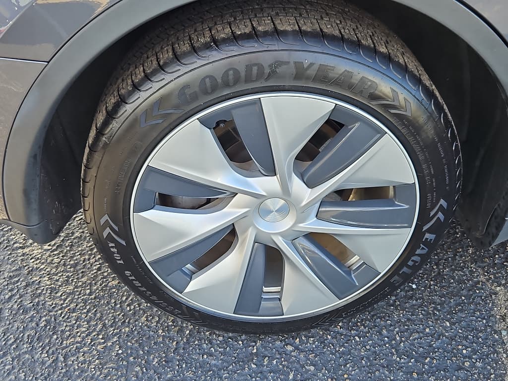 2021 Tesla Model Y view 32