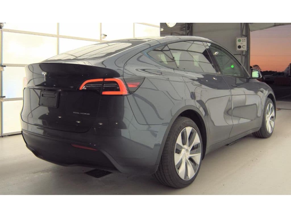 2021 Tesla Model Y view 3