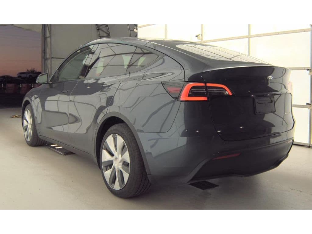 2021 Tesla Model Y view 4