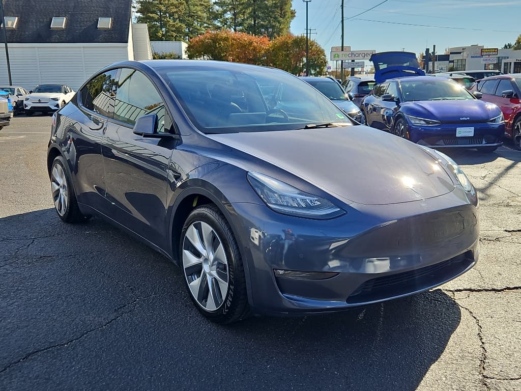 2021 Tesla Model Y view 4