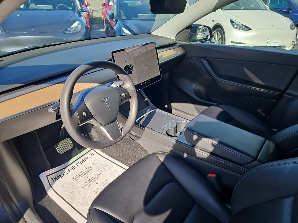 2021 Tesla Model Y view 16