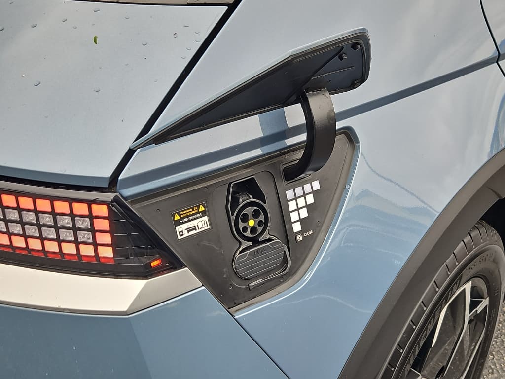 2023 Hyundai IONIQ 5 view 7