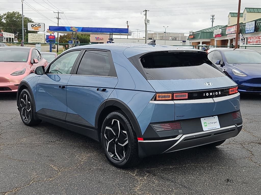 2023 Hyundai IONIQ 5 view 4