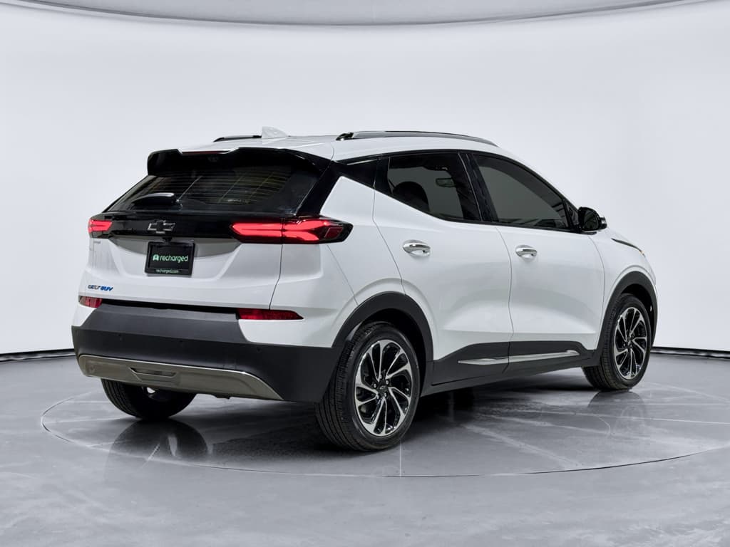 2023 Chevrolet Bolt EUV view 3