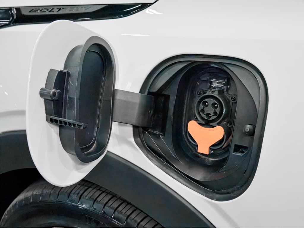 2023 Chevrolet Bolt EUV view 5