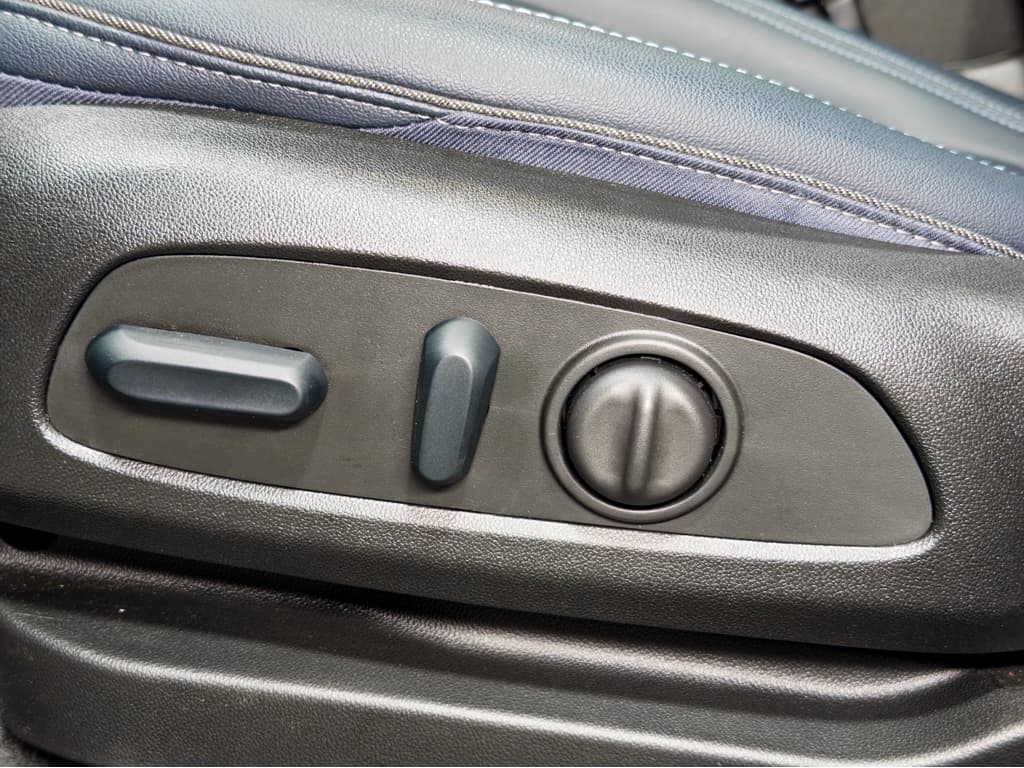 2023 Chevrolet Bolt EUV view 7