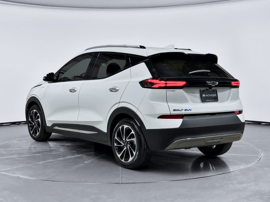 2023 Chevrolet Bolt EUV view 2