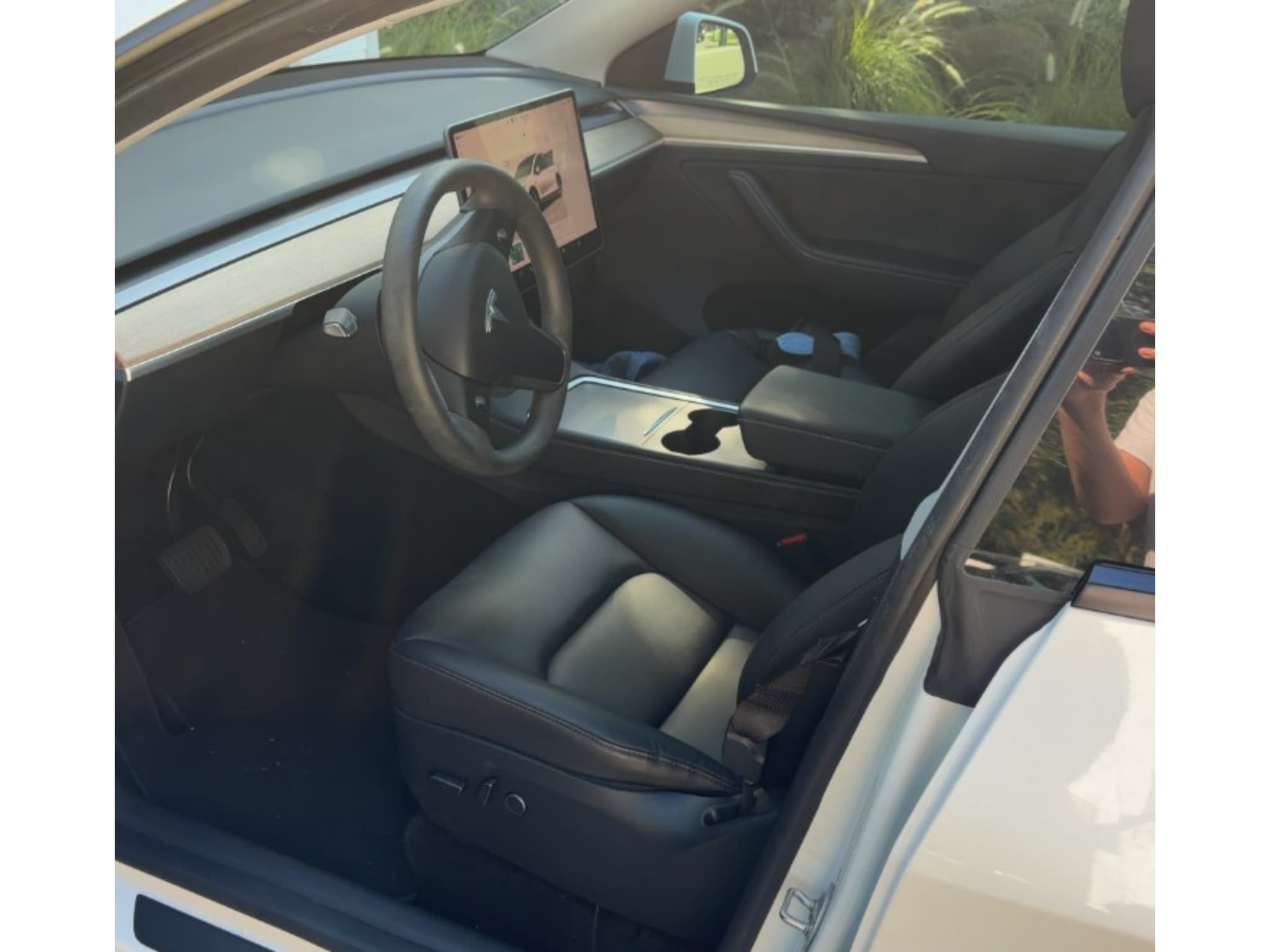 2023 Tesla Model Y view 5