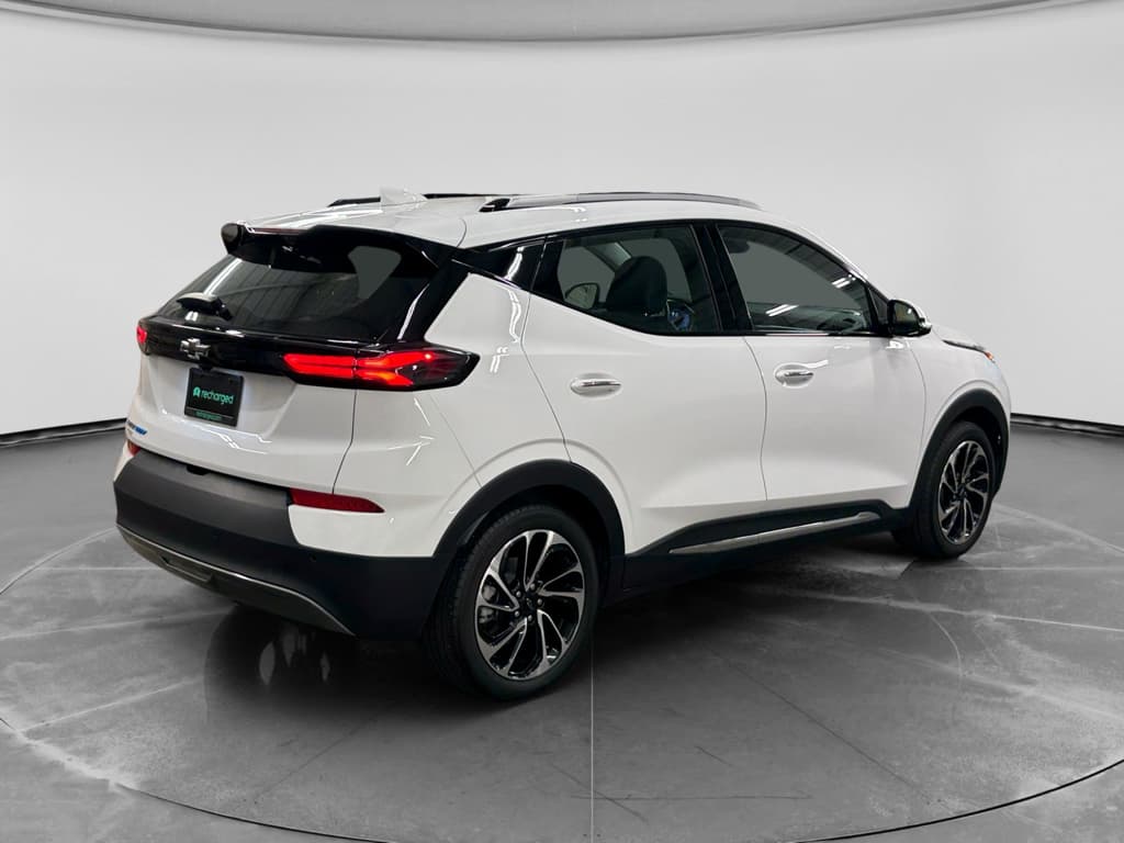 2023 Chevrolet Bolt EUV view 3