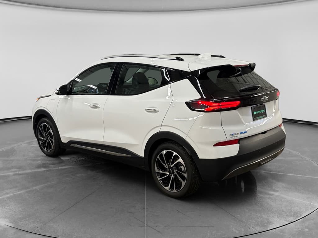 2023 Chevrolet Bolt EUV view 2