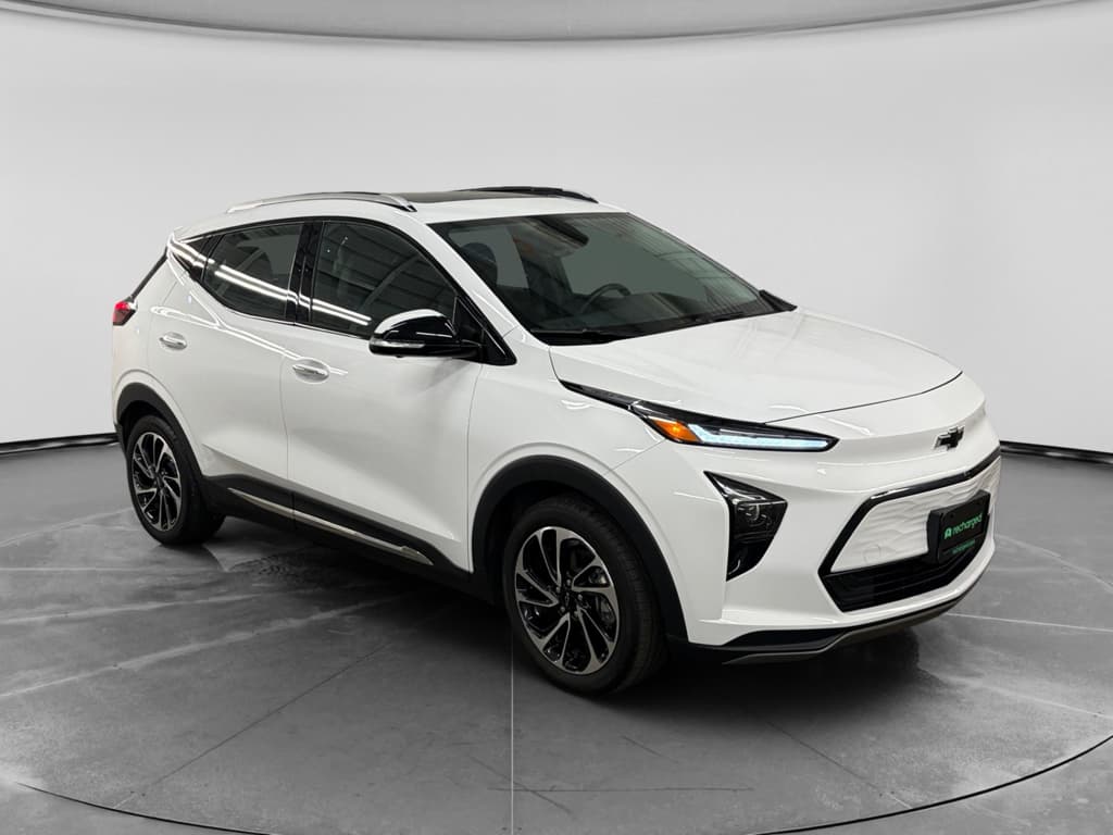 2023 Chevrolet Bolt EUV view 4